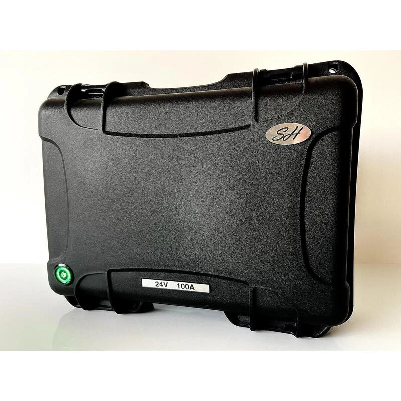 Batterie 25,2V100A Avec Sortie Régulée. 3 Batterie 25,2V100A Avec Sortie Régulée.